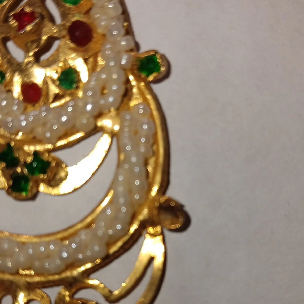 Source Unknown Gold and Cream Layered Necklace - Picture 5 of 5